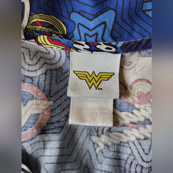 4 for $30 🌈 Scrubstar Wonder Woman scrub top size LG - Picture 3 of 4